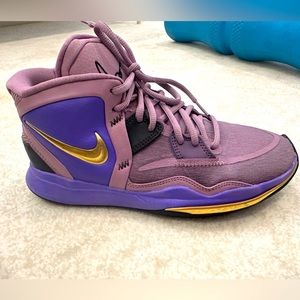 Kyrie Irving youth basketball shoes size 6.5 youth gently used